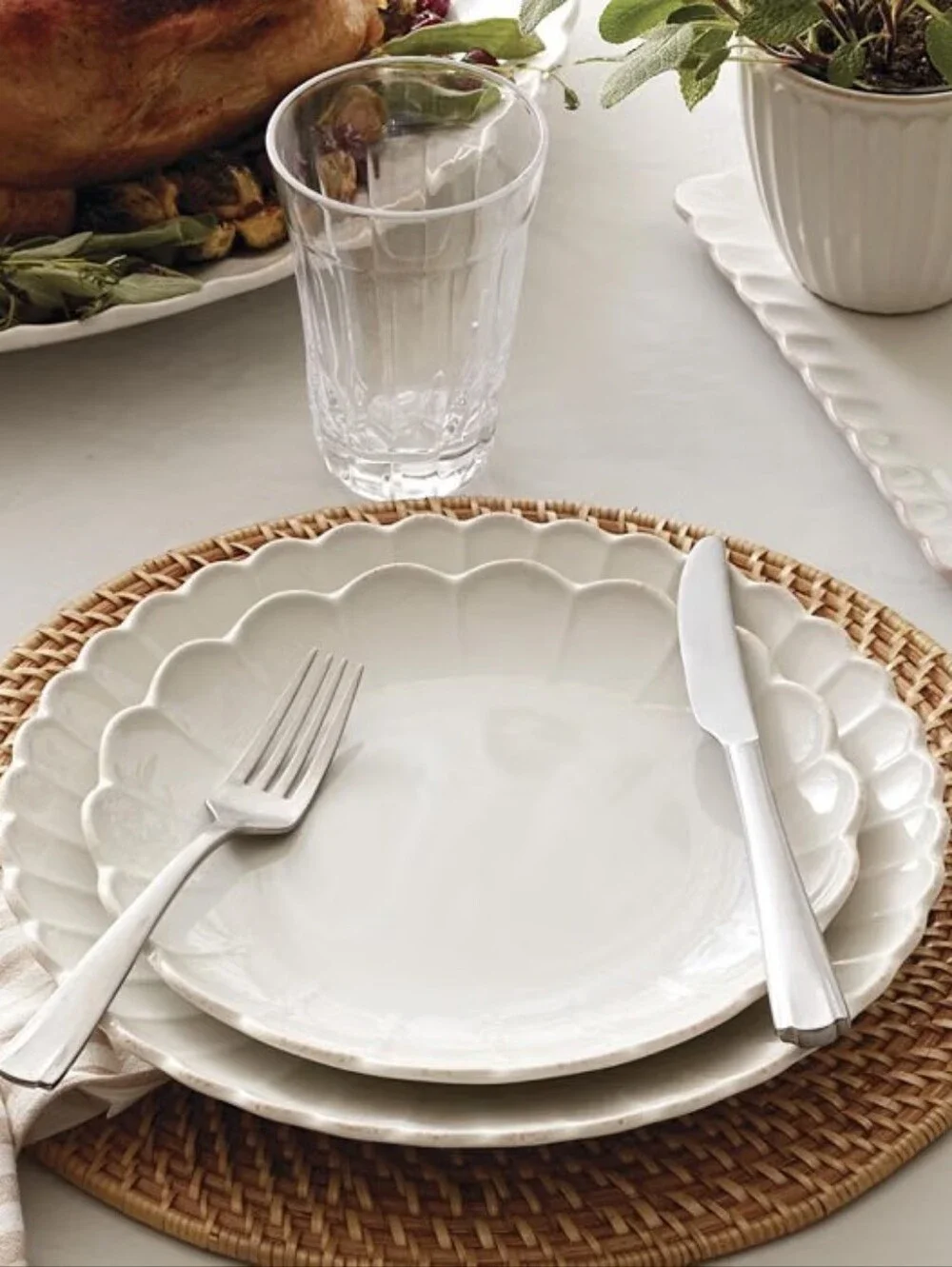 Lenox French Perle Scallop 12 Piece Dinnerware Set, Service for 4